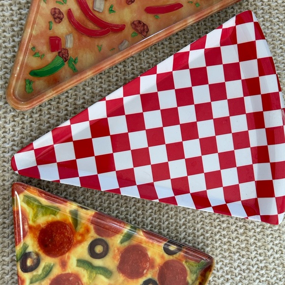 Def cool pizza dishes in 3 styles - bought as set in Malibu shop - Picture 3 of 4